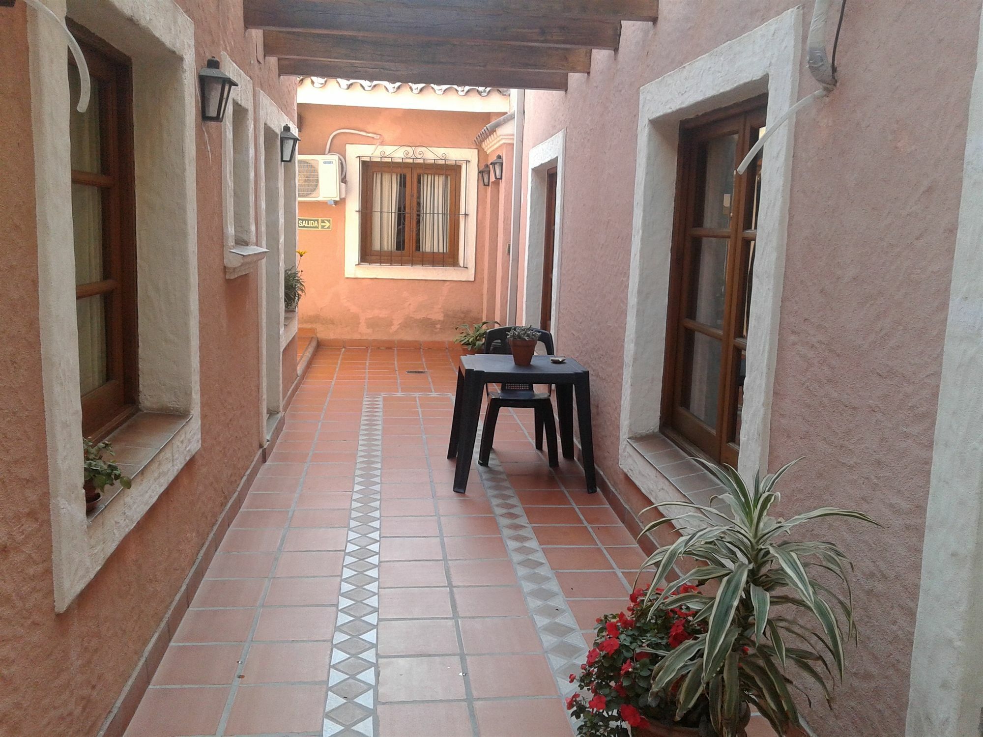 Hostal Terrazas Del San Bernardo 살타 외부 사진